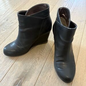 Reaction Kenneth Cole Black Wedge Ankle Boots